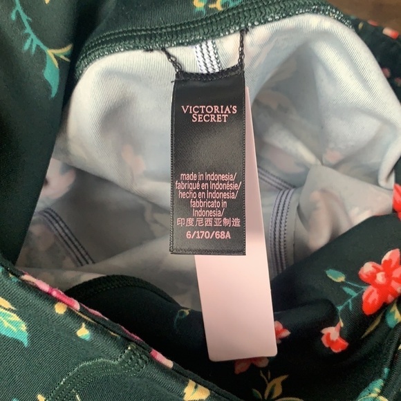 Victoria secret Incredible Lace-up Legging… - Picture 6 of 7